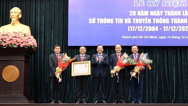 Tập thể Sở Thông tin và Truyền thông TP.HCM nhận Huân chương Lao động hạng Nhì, sáng 14-12
