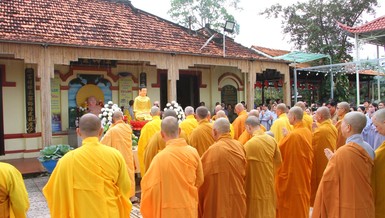 Lễ rót đồng đúc tôn tượng Đức Phật Bổn Sư Thích Ca Mâu Ni tại chùa Long Sơn