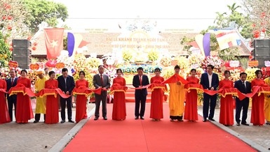 Cắt băng khánh thành ngôi đại hùng bảo điện chùa Ông