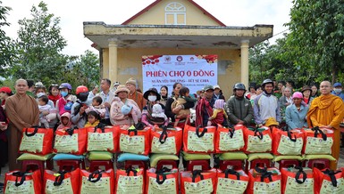 "Phiên chợ 0 đồng" hỗ trợ 350 hộ dân có hoàn cảnh khó khăn tại buôn Liêng Krắk, xã Krông Nô, huyện Lắk, tỉnh Đắk Lắk