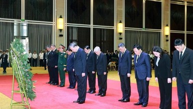 Tổng Bí thư Tô Lâm dẫn đầu đoàn đại biểu cấp cao của Đảng, Nhà nước Việt Nam viếng nguyên Chủ tịch Đảng Nhân dân Cách mạng Lào, nguyên Chủ tịch nước Lào Khamtay Siphandone, ngày 3-4 - Ảnh: TTXVN