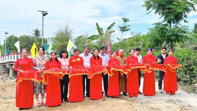 Cắt băng khánh thành cầu dân sinh Giác Quang 2, tại tổ 4, ấp 4, xã Thanh Sơn, H.Định Quán, Đồng Nai