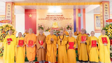 Trao quyết định chuẩn y nhân sự đến Ban Trị sự GHPGVN tỉnh Quảng Trị, nhiệm kỳ 2022-2027