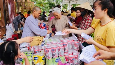 "Phiên chợ từ tâm" hỗ trợ 200 hộ gia đình có hoàn cảnh khó khăn tại xã Xuân Phước, Đắk Lắk
