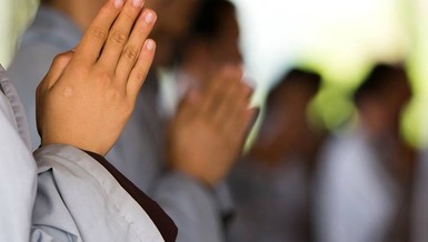 Những ai quy y Phật/ Không đọa ba đường dữ/ Lậu tận, nơi trời người/ Rồi sẽ đến Niết-bàn