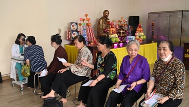 Bệnh viện Mắt Hà Nội – Hải Phòng khám mắt từ thiện cho người dân tại chùa Hưng Long và Linh Quang