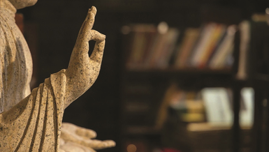 Bên cạnh việc phụng dưỡng, nếu cha mẹ chưa biết Phật pháp, người con hiếu đạo phải khéo vận dụng để giúp song thân tu học, hầu mong dứt khổ, hướng đến chân trời an lạc vĩnh cửu và đặc biệt hơn những vui buồn tạm bợ nhân gian