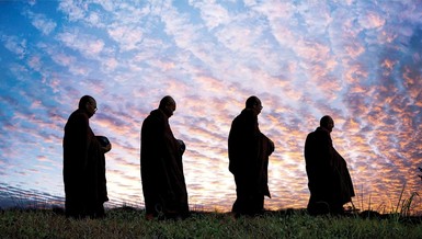 Những thay đổi của xã hội hiện nay đặt ra nhiều thách thức đối với Tăng đoàn để tiếp tục tồn tại và gắn bó ý nghĩa với đời sống hiện đại