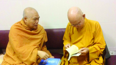 Hòa thượng Thích Giác Toàn (Trần Quê Hương) với Trưởng lão Hòa thượng Thích Từ Thông (Như Huyễn Thiền sư)