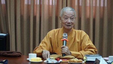 Trưởng lão HT.Thích Trí Quảng chủ trì và chỉ đạo tại phiên họp của Học viện đầu năm Tân Sửu