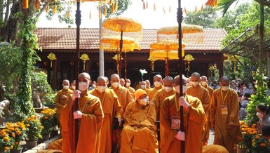 Cung nghinh Trưởng lão Hòa thượng Thích Thanh Từ, Phó Pháp chủ GHPGVN, Tông chủ Thiền phái Trúc Lâm Việt Nam quang lâm chứng minh