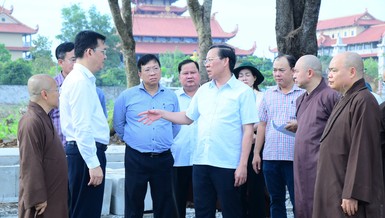 Chủ tịch UBND TP.HCM Phan Văn Mãi đến Học viện Phật giáo VN tại TP.HCM khảo sát công tác chuẩn bị Đại lễ Vesak 2025 