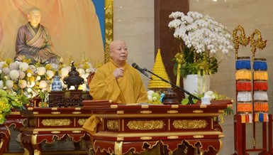 Hòa thượng Thích Lệ Trang, Trưởng ban Nghi lễ T.Ư, Trưởng ban Trị sự Phật giáo TP.HCM chủ trì phiên thảo luận xoay quanh nội dung về "Nghi lễ Phật giáo", sáng nay 3-12 - Ảnh: Bảo Toàn/BGN