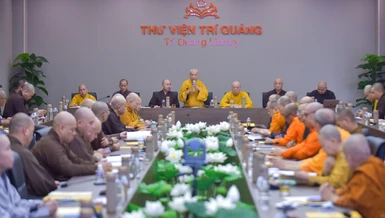 Trưởng lão Hòa thượng Thích Thiện Nhơn phát biểu chỉ đạo tại phiên họp đầu tiên của Ban Nội dung Đại lễ Vesak Liên Hiệp Quốc 2025 - Ảnh: Quảng Đạo/BGN