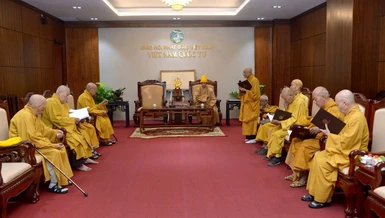 Chư vị Trưởng lão Hội đồng Chứng minh họp chuẩn y Hội đồng Thập sư Đại giới đàn Bửu Lai - Ảnh: Bảo Toàn/BGN