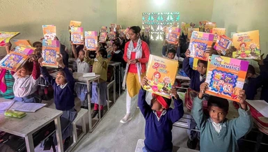 Trường Kiều Đàm Di trao tặng 2.400 bộ sách giáo khoa đến học sinh nghèo