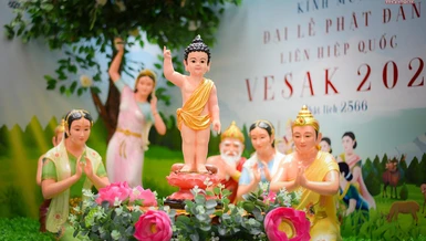 Tôn tượng Đức Phật đản sinh