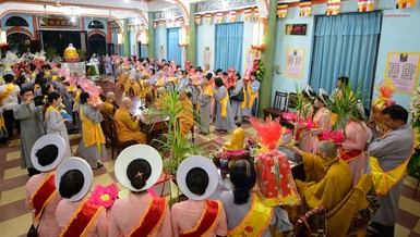 Lễ tác pháp Tự tứ và dâng y cúng dường mùa Vu lan tại tổ đình Vạn Thọ