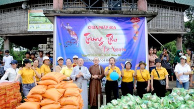 Chùa Pháp Hoa chia sẻ yêu thương đến bà con Tây Nguyên dịp Trung thu