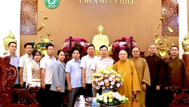 Lãnh đạo Công an TP.Kon Tum thăm Ban Trị sự Phật giáo tỉnh tại chùa Huệ Chiếu