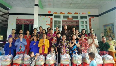 Tịnh thất An Lạc tặng quà Tết đến người dân Sóc Trăng dịp cuối năm 