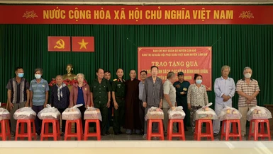 Chương trình trao quà tại H.Cần Giờ, TP.HCM