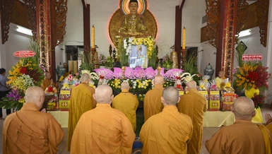 Chư tôn đức TƯGH tưởng niệm Trưởng lão Hòa thượng Thích Trí Thủ tại thiền viện Quảng Đức