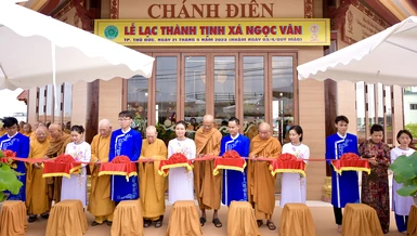 Chư tôn đức cắt băng lạc thành chánh điện tịnh xá Ngọc Vân (TP.Thủ Đức)