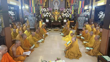 Hành giả các trường hạ trên địa bàn Q.4 Bố-tát, tụng giới tại chùa Long Bửu