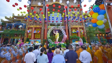 Đại lễ Phật đản Phật lịch 2568 của Phật giáo Q.1 tại tổ đình Vạn Thọ - Ảnh: Quảng Đạo/BGN