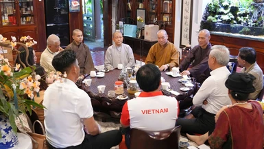 Các thành viên Tiểu ban Lễ hội Văn hóa Phật giáo Đại lễ Vesak Liên Hiệp Quốc 2025 họp mặt tại tu viện Khánh An