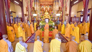 Môn đồ pháp quyến tổ chức Lễ tưởng niệm 13 năm Trưởng lão Hòa thượng Thích Minh Châu viên tịch tại thiền viện Vạn Hạnh (TP.HCM) vào trưa 8-9 - Ảnh: Quảng Đạo/BGN
