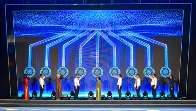 Các đại biểu lãnh đạo trong nghi thức khai mạc Hội sách Côn Đảo - Ảnh: Quảng Đạo/BGN