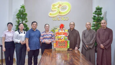 Đoàn lãnh đạo Đảng ủy - HĐND - UBND - Ủy ban MTTQVN phường Xuân Hòa thăm Báo Giác Ngộ vào chiều 5-2 - Ảnh: Quảng Đạo/BGN