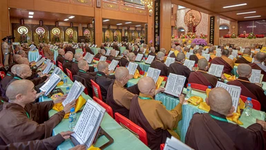 Khóa lễ cầu nguyện hòa bình thế giới do Hội Phật giáo Hoa Tăng thế giới cùng Ban Đại diện Phật giáo người Hoa TP.HCM tổ chức tại chùa Thảo Đường - Ảnh: Quảng Đạo/BGN