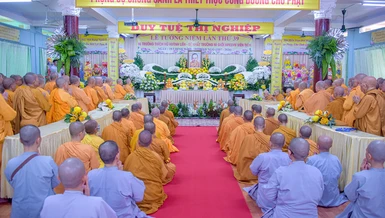Chư Ni hệ phái Khất sĩ tưởng niệm Ni trưởng Huỳnh Liên tại tịnh xá Ngọc Phương vào sáng 5-5 - Ảnh: Quảng Đạo/BGN