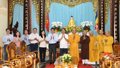 Đoàn lãnh đạo Tỉnh ủy tỉnh Lâm Đồng thăm, chúc mừng Đại lễ Phật đản Ban Trị sự GHPGVN tỉnh tại chùa Phật Ân