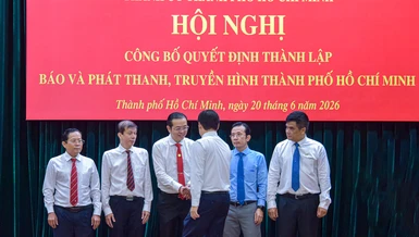 Ông Lê Văn Minh, Thành ủy viên, Bí thư, Chủ tịch HĐND phường Diên Hồng được bổ nhiệm làm Tổng Giám đốc Báo và Phát thanh, Truyền hình TP.HCM - Ảnh: Quảng Đạo/BGN