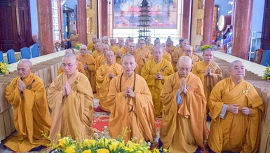 Chư Tăng, Ni liên phường Tân Định, Sài Gòn, Bến Thành, Cầu Ông Lãnh (TP.HCM) cùng nhau về tổ đình Vạn Thọ (P.Tân Định, TP.HCM) thực hiện nghi thức tác pháp Tự tứ, khánh tuế chư vị tôn túc Hòa thượng - Ảnh: Quảng Đạo/BGN