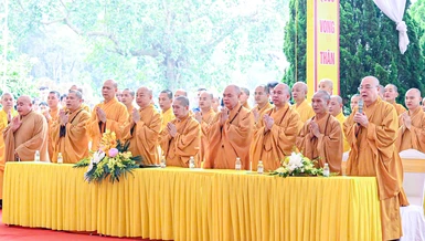 Chư tôn đức lãnh đạo Giáo hội, Ban Trị sự GHPGVN tỉnh Thanh Hóa tham dự Lễ tưởng niệm, cầu siêu tại Nghĩa trang Liệt sĩ Quốc tế Đồng Tâm