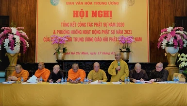 Thượng tọa Thích Thọ Lạc phát biểu tại Hội nghị