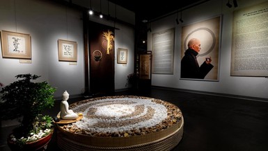 Khai mạc triển lãm sách và thư pháp của Thiền sư Thích Nhất Hạnh