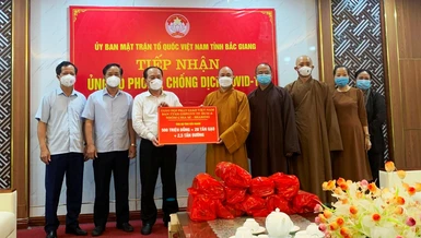 Trao 500 triệu đồng, 20 tấn gạo, 2,5 tấn đường ủng hộ bà con khó khăn do ảnh hưởng dịch Covid-19 tại Bắc Giang