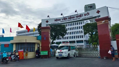 Bệnh viện Bệnh nhiệt đới TP.HCM - Nơi chuyển thành bệnh viện chuyên điều trị Covid-19 đã tạm thời phong tỏa vì có hàng chục nhân viên y tế bị nhiễm Covid-19