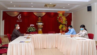 Đại diện lãnh đạo Ban Dân vận TP.HCM thăm báo Giác Ngộ - Ảnh: Bảo Toàn