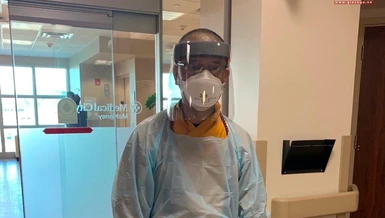 Thượng tọa Thích Tâm Thiện trong một lần đến bệnh viện trợ niệm cho người cận tử lúc dịch Covid-19 đang hoành hành ở nước Mỹ