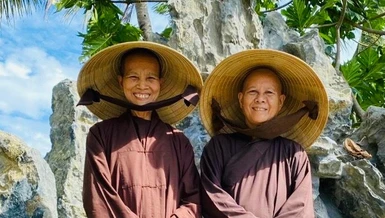 Có một vườn xuân (thơ Ni trưởng Thích nữ Như Minh)