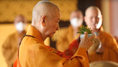 [Video] Trang nghiêm lễ khai đàn, trì tụng kinh Dược Sư tại chùa Huê Nghiêm