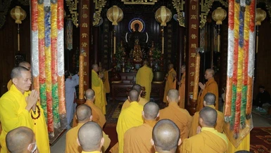 Lễ cúng ngọ truyền thống thiền môn tại chánh điện tổ đình Kim Tiên