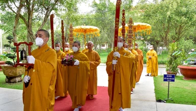 Cung nghinh Trưởng lão Hòa thượng Quyền Pháp chủ GHPGVN quang lâm cơ sở 2 Học viện Phật giáo VN tại TP.HCM